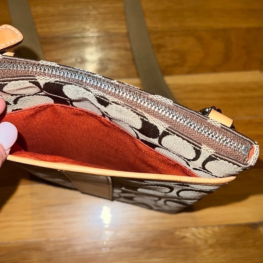 Coach Classic Crossbody bag - Picture 4 of 12